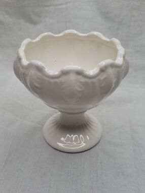 Small Napcoware Acanthus Leaf Pedestal Bowl Vase Urn 3.5 Inches Tall